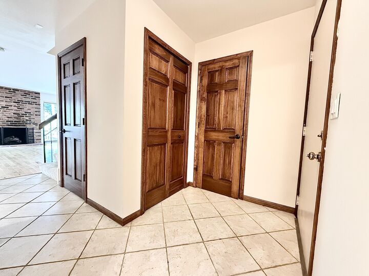 Property Photo:  1046 Greenhills Drive  MI 48105 