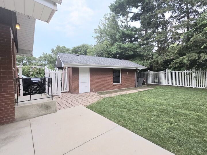 Property Photo: 629 Dundee Avenue IL 60422