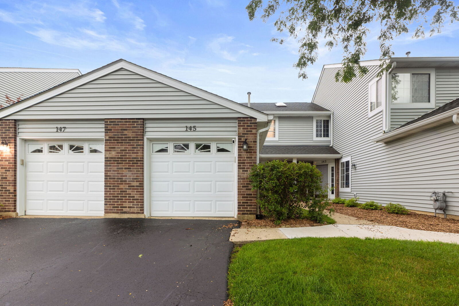 Property Photo:  145 Winchester Drive  IL 60107 