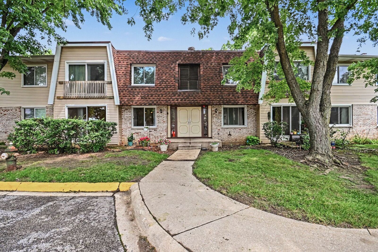 Property Photo: 2920 Roberts Drive 4 IL 60517