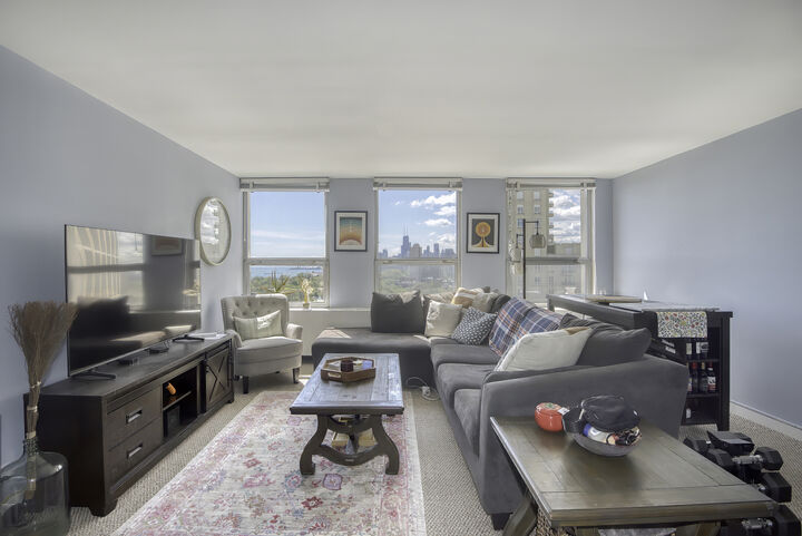 Property Photo:  2626 N Lakeview Avenue 1604  IL 60614 