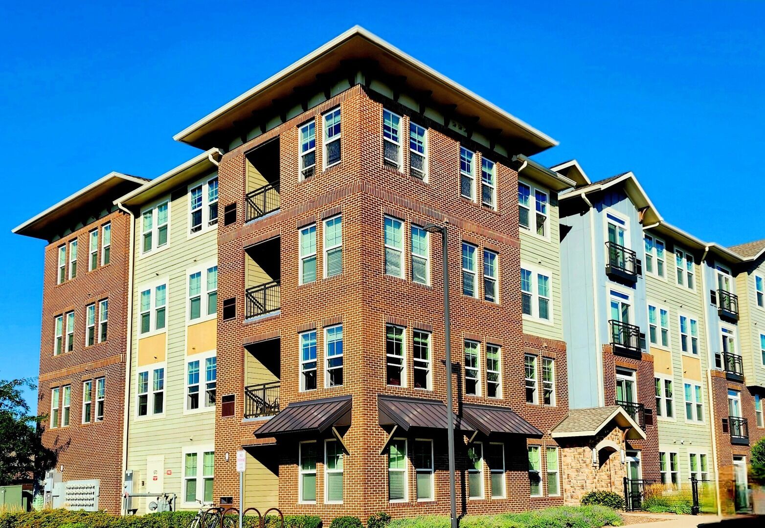 Property Photo: 670 E Algonquin Road 4208 IL 60173