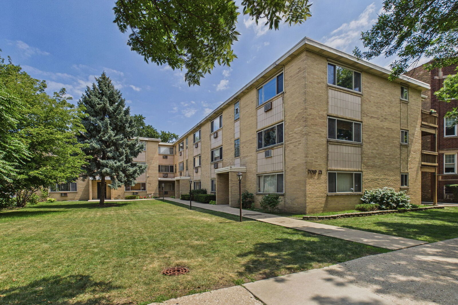 Property Photo:  7019 N Ridge Boulevard 3B  IL 60645 