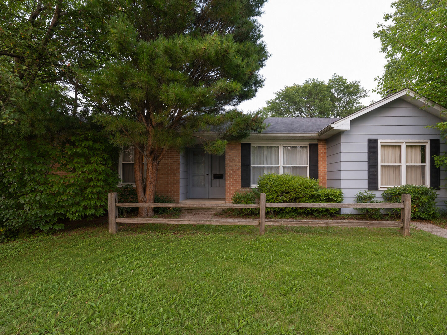 Property Photo: 1545 N Kaspar Avenue IL 60004