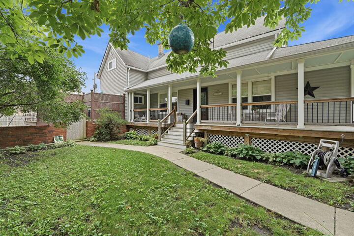 Property Photo:  6936 N Owen Avenue  IL 60631 