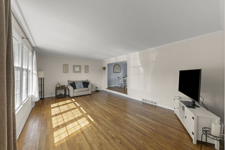 Property Photo: 625 N Locust Street IL 60423