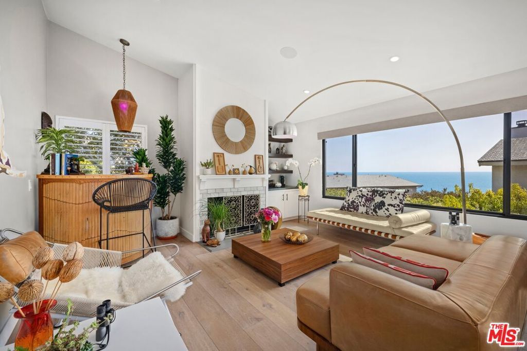 Property Photo:  6795 Las Olas Way  CA 90265 