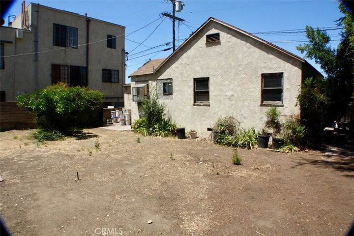 Property Photo:  5739 Hazeltine  CA 91401 