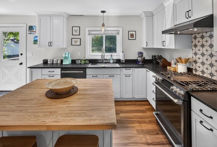 Property Photo:  7 New York Street  ME 04462 