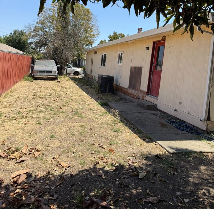 Property Photo:  6820 Carnation  CA 95822 