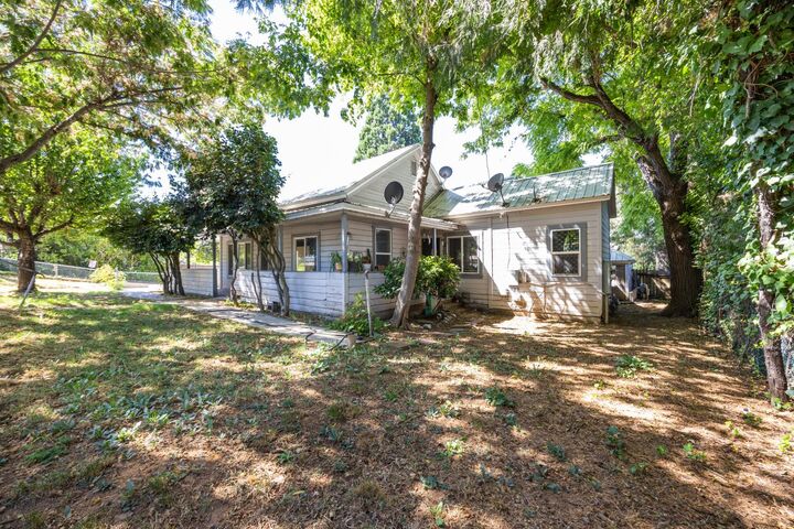 Property Photo: 224 Bennett Street CA 95945