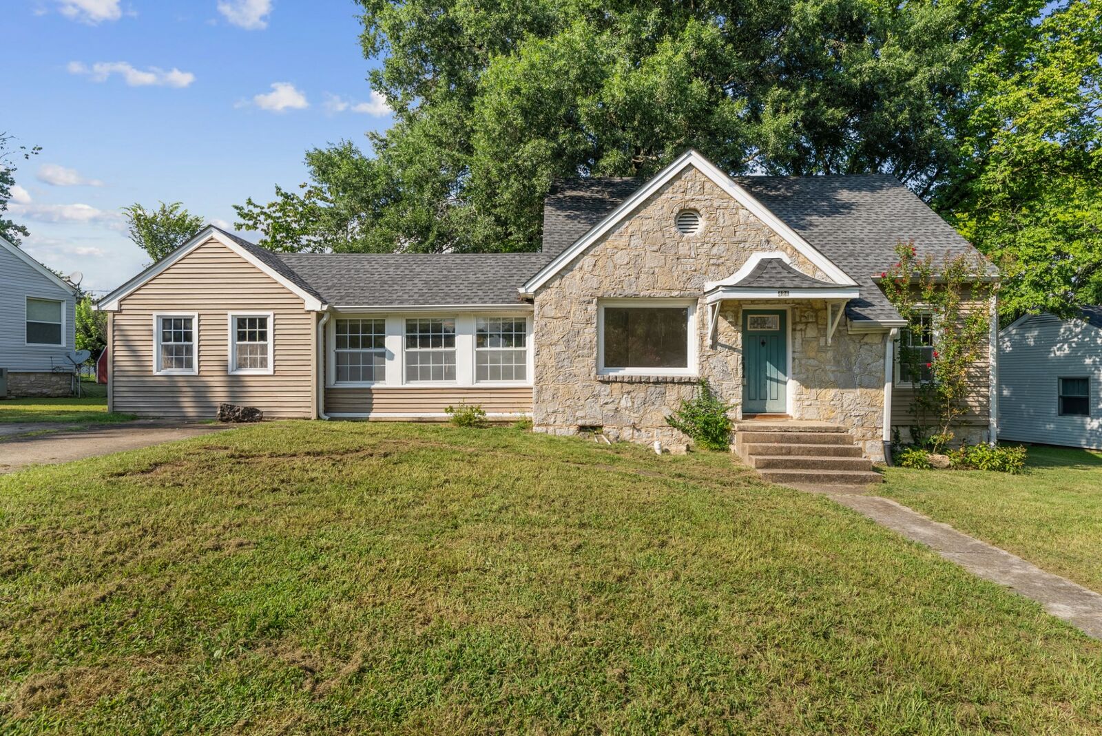 Property Photo:  421 8th Ave S  TN 37091 