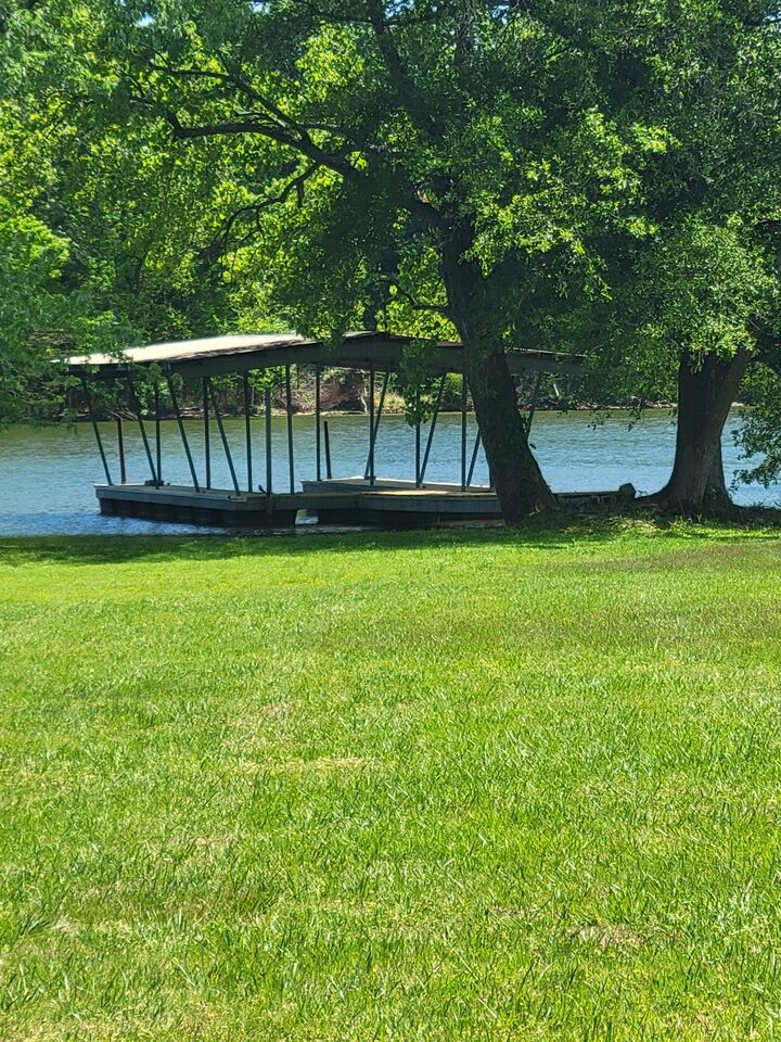 Property Photo:  110 Meadowlake Ct  TN 37075 