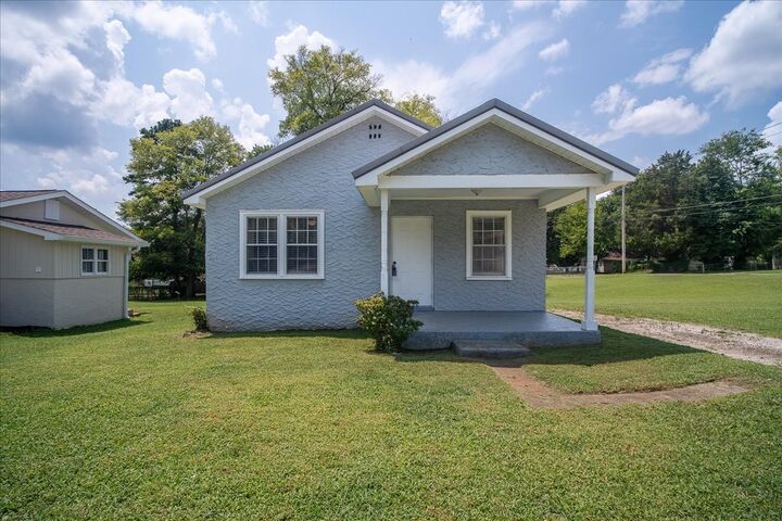 Property Photo:  204 S Spurr St  AL 35630 