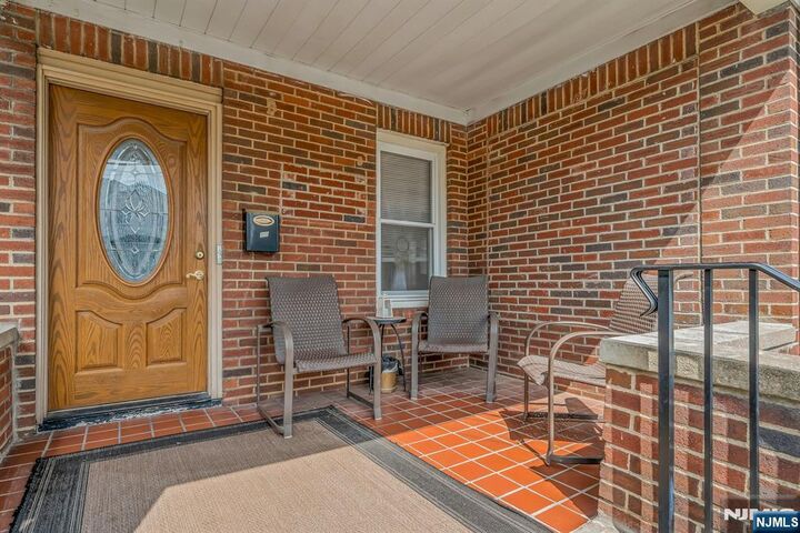 Property Photo:  18 Ilford Avenue  NJ 07031 