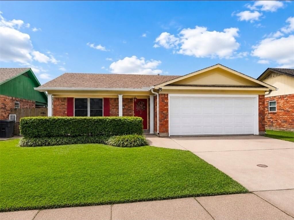 Property Photo: 2720 Carlisle Drive South Drive LA 70056