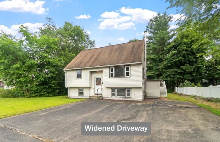 Property Photo:  36 E Dunstable Road  NH 03060 