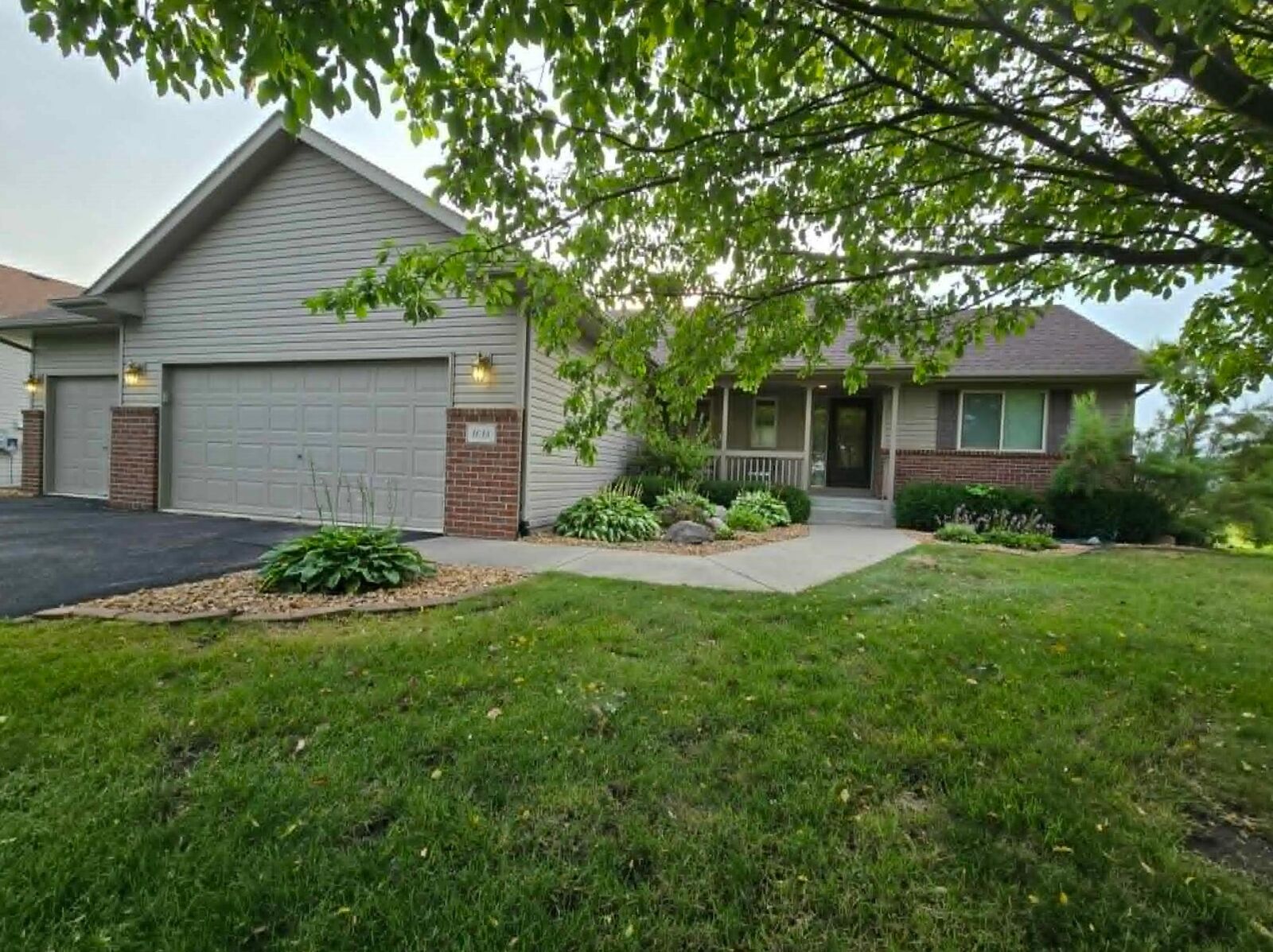Property Photo:  1015 Bluestem Lane  MN 55354 