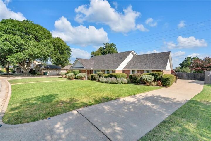 Property Photo: 4412 Fiesta Circle E TX 76133