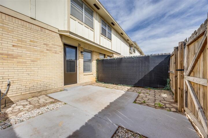 Property Photo:  1905 W Morton Street 16  TX 75020 