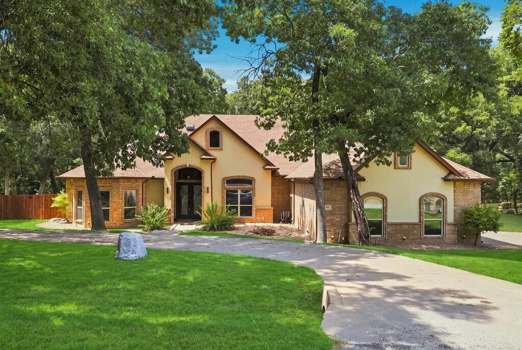 Property Photo:  159 Willow Run  TX 75165 