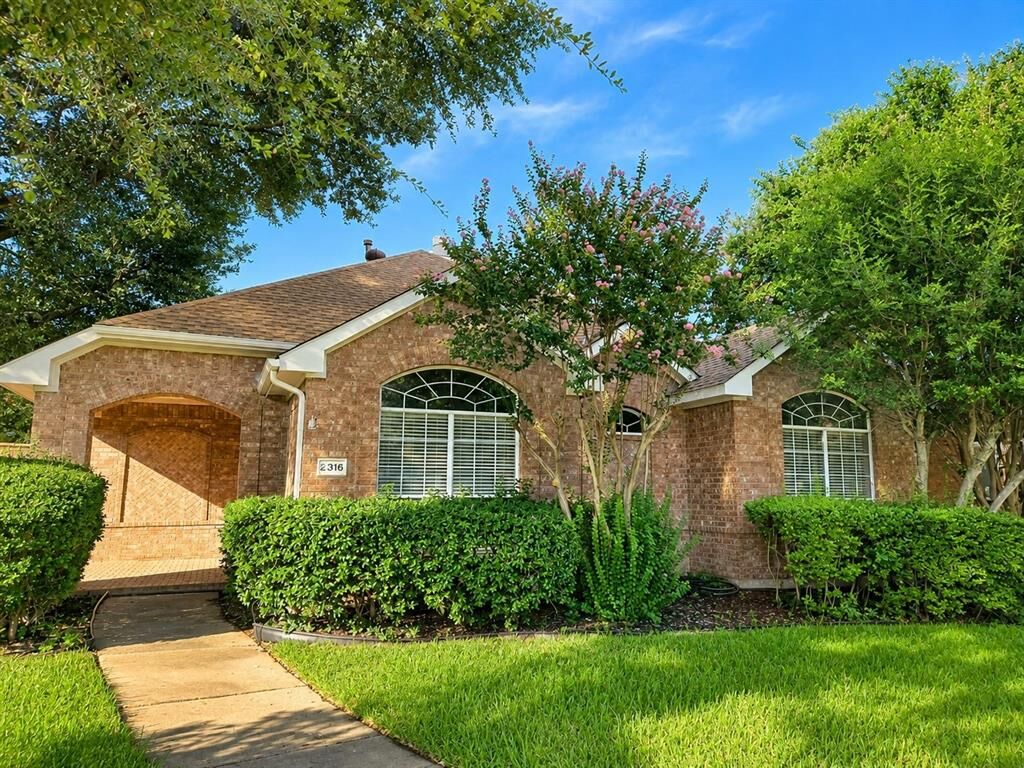 Property Photo:  2316 Vetchling Circle  TX 75025 