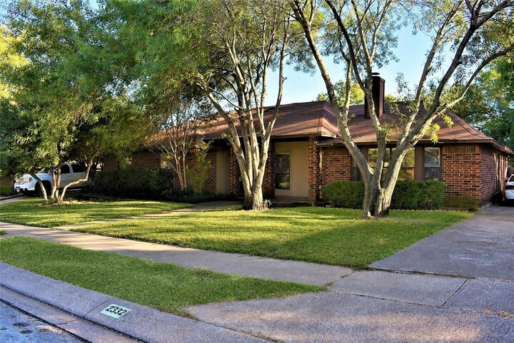 Property Photo: 2332 Chestnut Way TX 76022