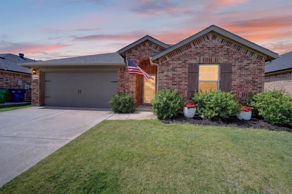 Property Photo: 2434 Hankinson Lane TX 75189