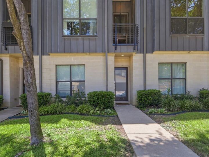 Property Photo: 1918 Hope Way TX 75206