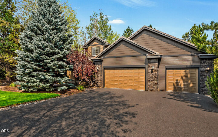 Property Photo:  61524 Tam McArthur Loop  OR 97702 