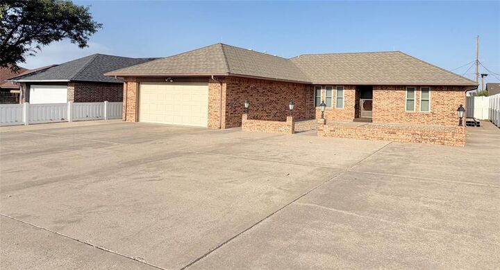 Property Photo: 1915 Chisholm Drive OK 73942