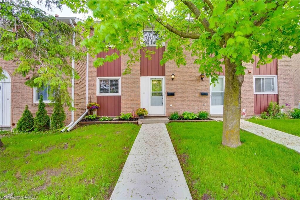 Property Photo: 206 Green Valley Drive 32 ON N2P 1G9