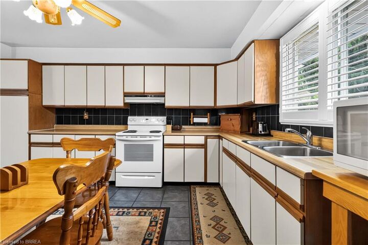 Property Photo: 8 Avondale Crescent ON N3S 4L5