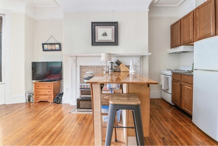 Property Photo:  9 Buswell Street 2F  MA 02215 