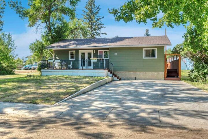 Property Photo: 118 3rd Avenue E AB T0J 2R0