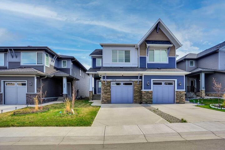 Property Photo: 1014 Bayview Rise SW AB T4B 5K4