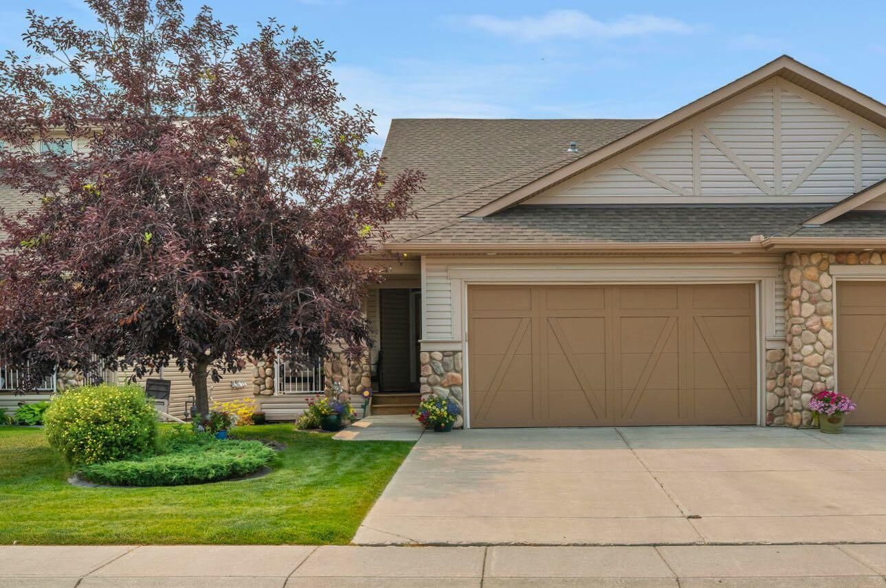 Property Photo:  204 Sunset Square  AB T4C 0H3 