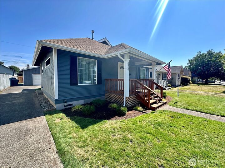 Property Photo:  620  20th Avenue  WA 98632 