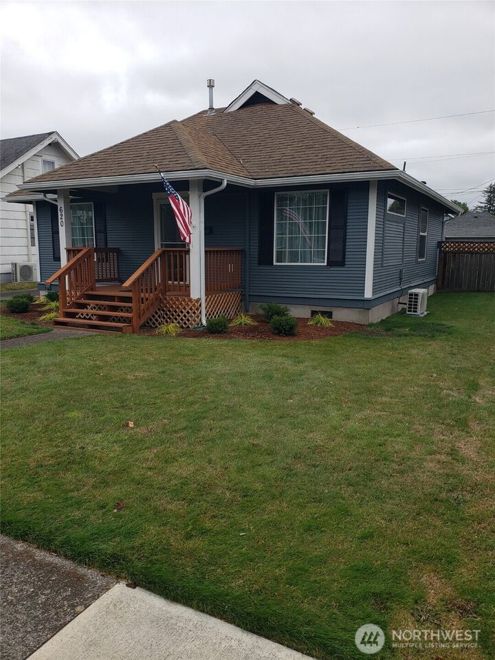 Property Photo: 620 20th Avenue WA 98632