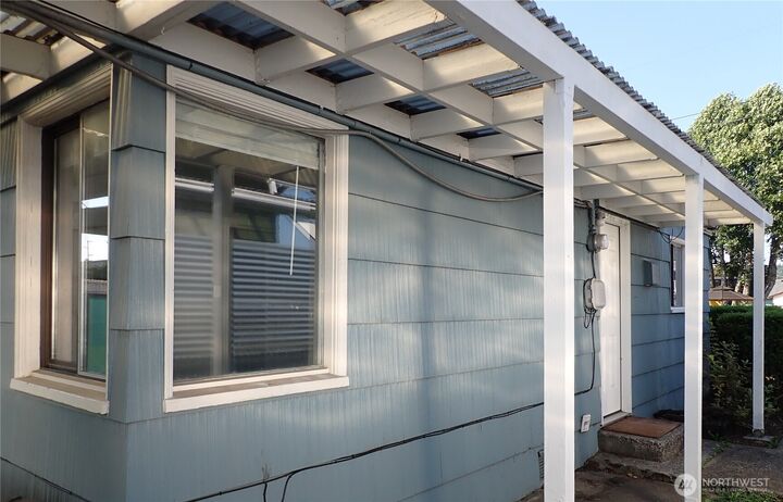Property Photo:  1317 W Market Street  WA 98520 