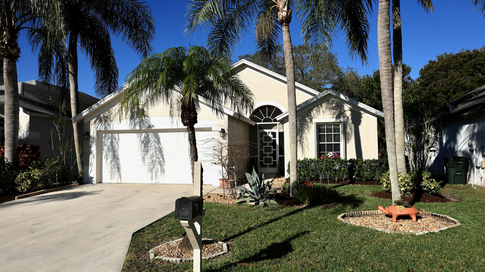Property Photo: 2220 Soundings Court FL 33413