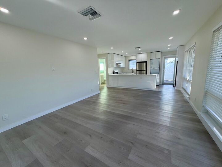 Property Photo:  2070 NE 56th Street 1  FL 33308 
