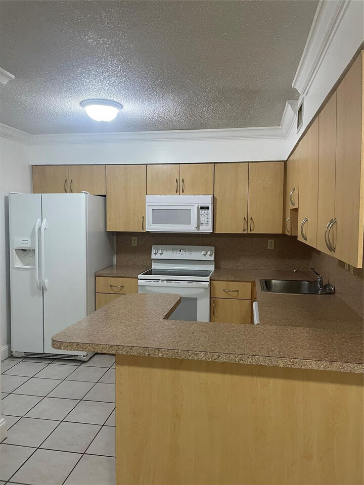 Property Photo: 7510 SW 153rd Place 104-8 FL 33193