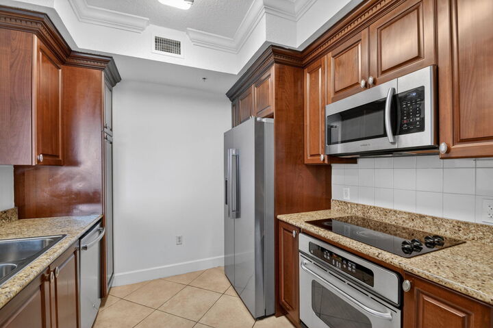 Property Photo:  1660 Renaissance Commons Boulevard 2407  FL 33426 