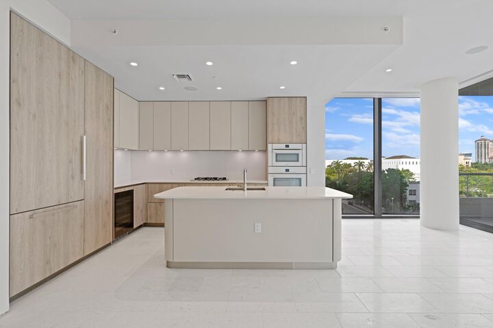 Property Photo: 200 Arkona Court 401 FL 33401