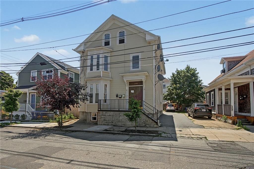 Property Photo:  142 Oxford Street  RI 02905 