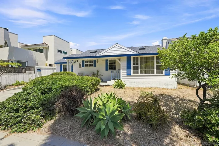 Property Photo:  1720 Reed Ave  CA 92109 