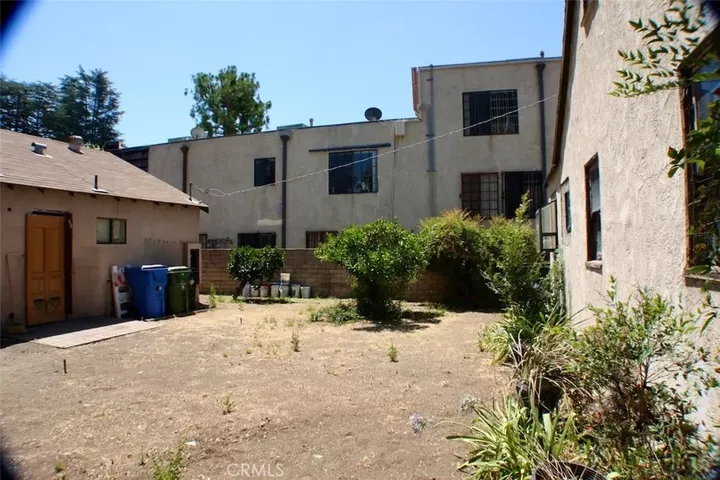 Property Photo: 5739 Hazeltine CA 91401