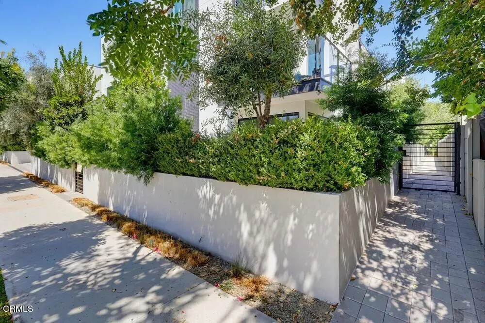 Property Photo:  11618 Colfax Meadow Lane  CA 91604 