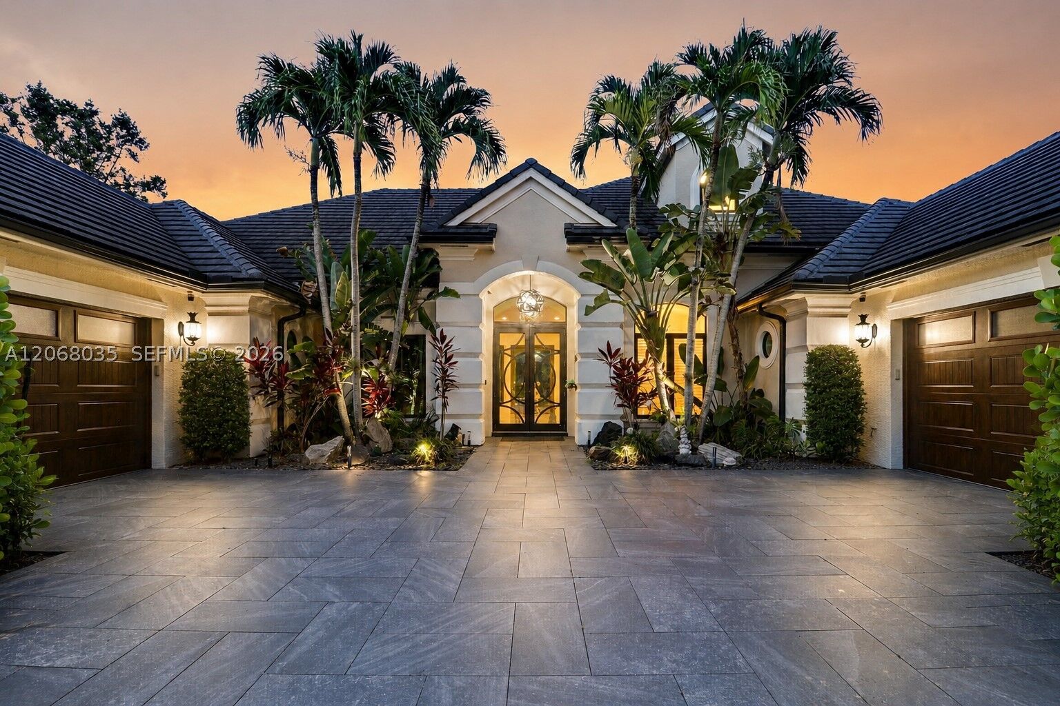 Property Photo:  18989 SE Windward Island Ln  FL 33458 